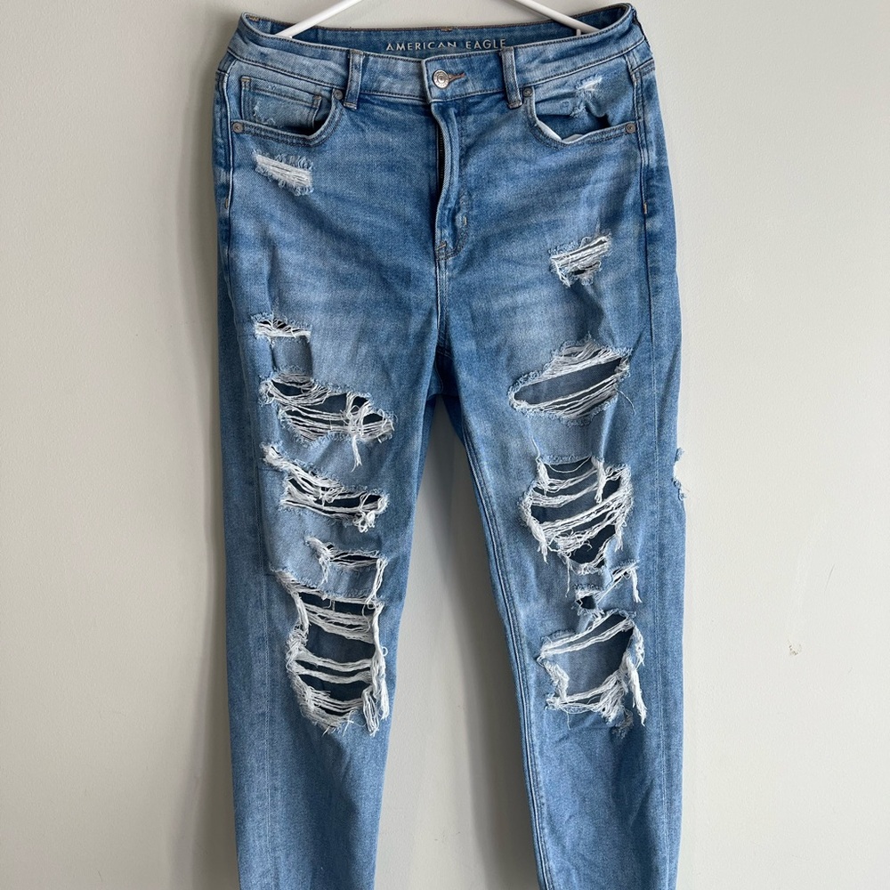 American Eagle Outfitters Light Blue Distressed Boyfriend Jeans